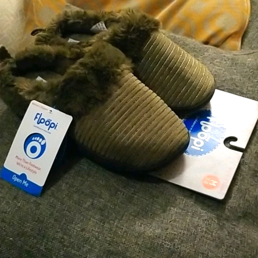 NWT Floopi Slippers